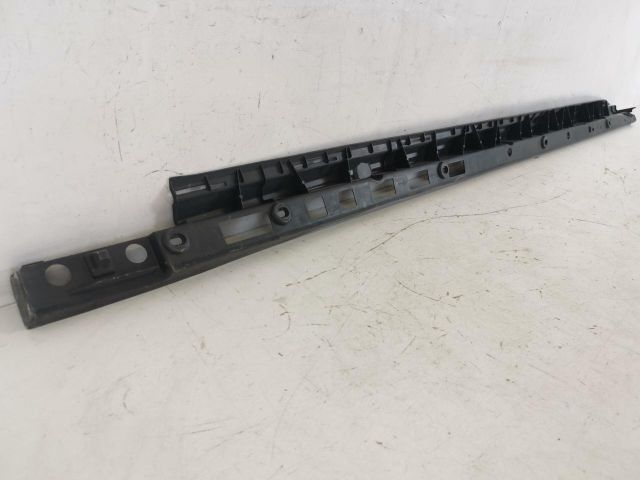 bontott MERCEDES-BENZ GLE Jobb első Küszöb Tartó