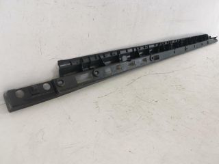 bontott MERCEDES-BENZ GLE Jobb első Küszöb Tartó