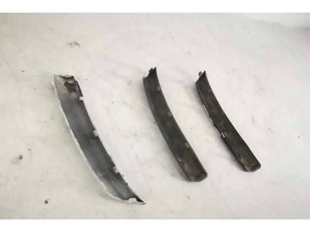 bontott MERCEDES-BENZ GLE Jobb első Lökhárító Díszléc