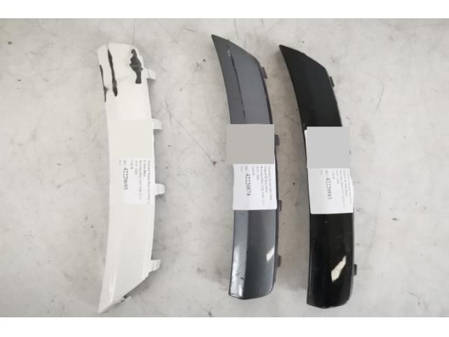 bontott MERCEDES-BENZ GLE Jobb első Lökhárító Díszléc