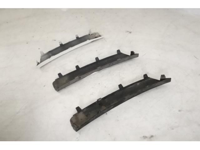 bontott MERCEDES-BENZ GLE Jobb első Lökhárító Díszléc