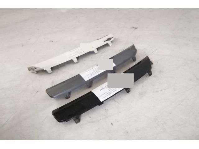 bontott MERCEDES-BENZ GLE Jobb első Lökhárító Díszléc