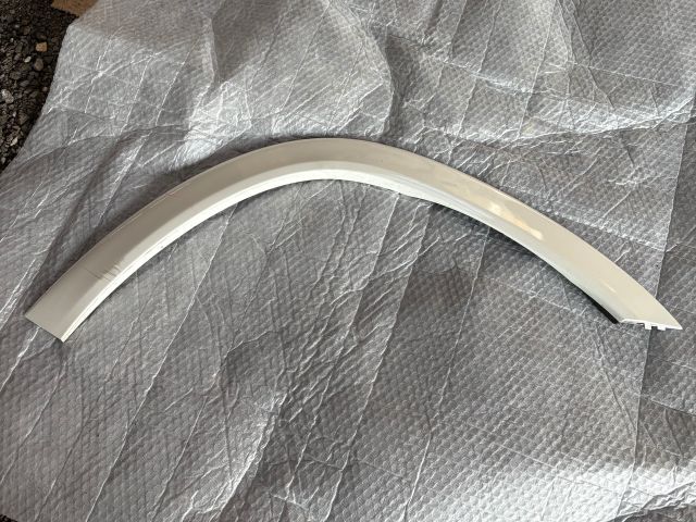 bontott MERCEDES-BENZ GLE Jobb első Sárvédő Díszléc