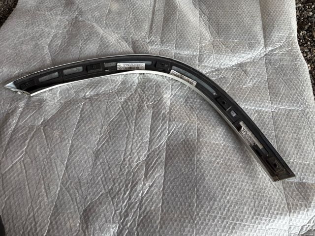 bontott MERCEDES-BENZ GLE Jobb első Sárvédő Díszléc