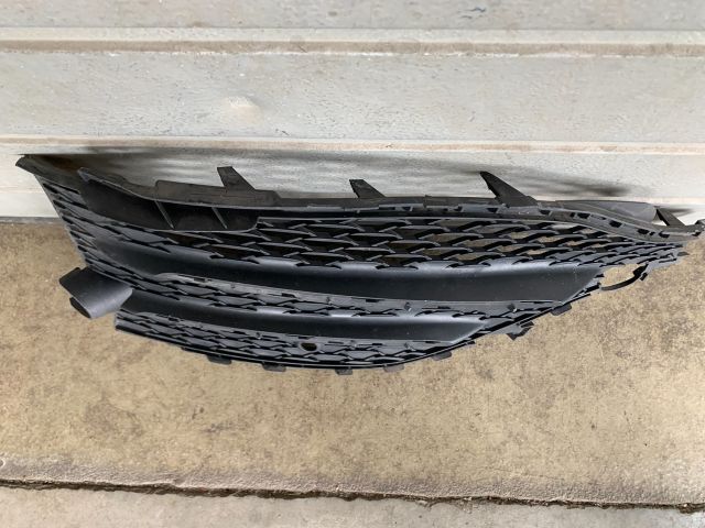 bontott MERCEDES-BENZ GLE Jobb Ködlámpa Rács