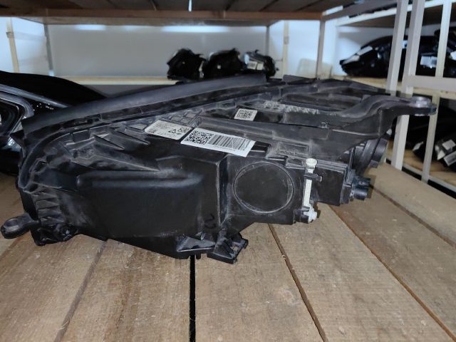 bontott MERCEDES-BENZ GLE Jobb Ledes Fényszóró