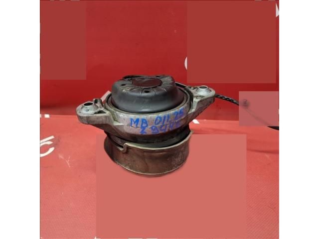 bontott MERCEDES-BENZ GLK-CLASS Motor Tartó Bak (Fém)