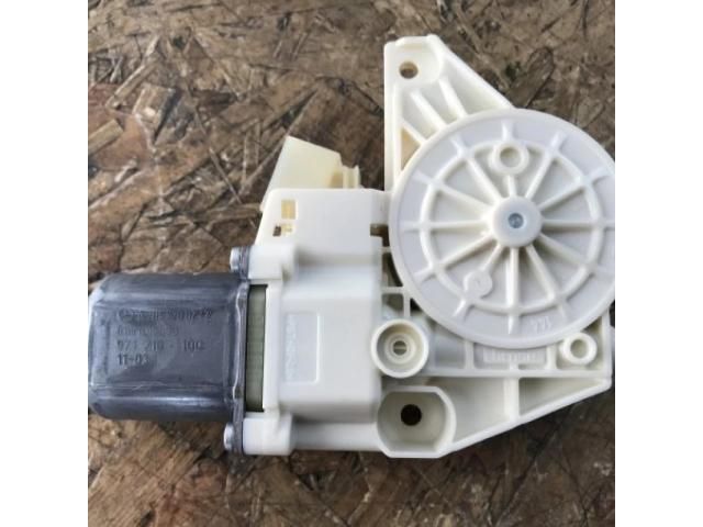 bontott MERCEDES-BENZ GLK-CLASS Jobb első Ablakemelő Motor