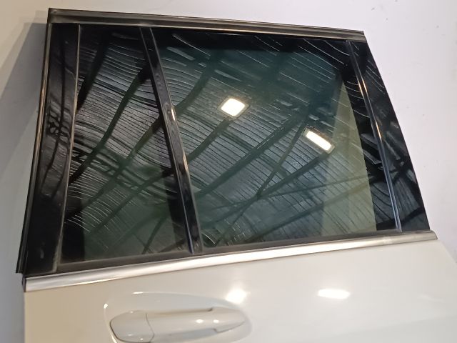 bontott MERCEDES-BENZ GLK-CLASS Jobb hátsó Ajtó (Részeivel)