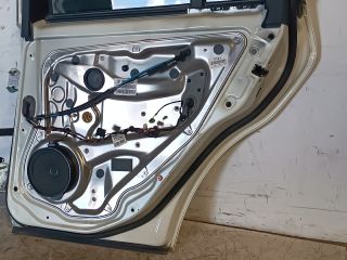 bontott MERCEDES-BENZ GLK-CLASS Jobb hátsó Ajtó (Részeivel)