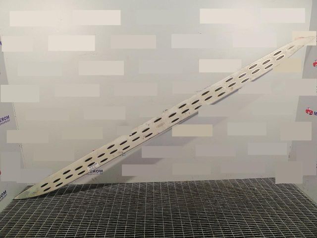 bontott MERCEDES-BENZ GLS Jobb első Küszöb Díszléc