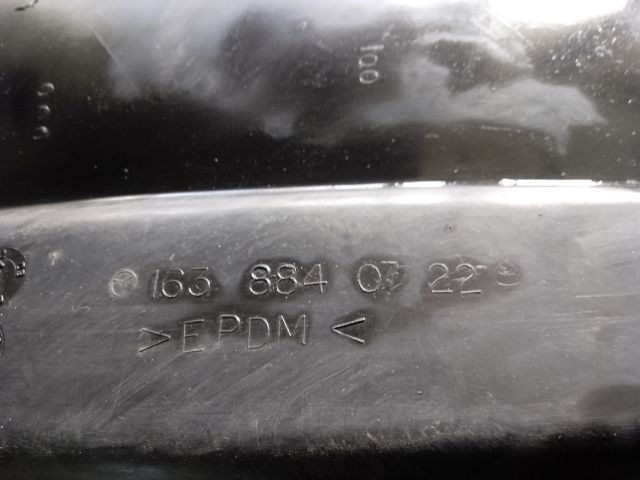 bontott MERCEDES-BENZ M-CLASS Bal első Dobbetét (Kerékjárati, Műanyag)