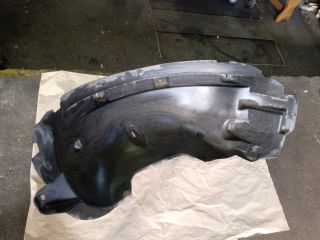 bontott MERCEDES-BENZ M-CLASS Bal első Dobbetét (Kerékjárati, Műanyag)