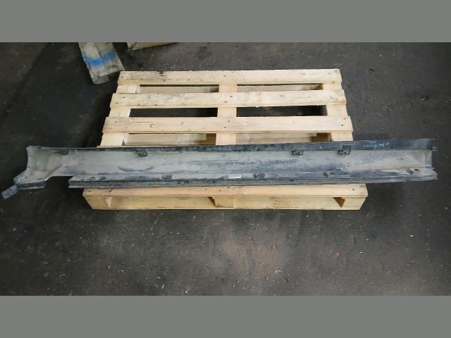 bontott MERCEDES-BENZ M-CLASS Bal első Küszöb Díszléc