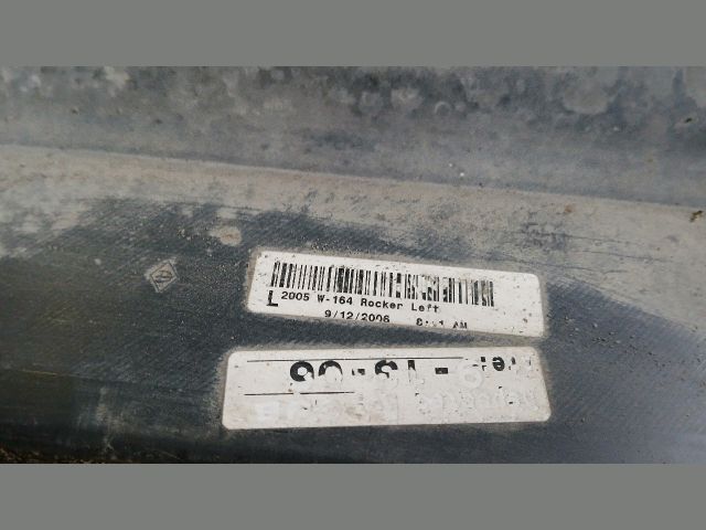 bontott MERCEDES-BENZ M-CLASS Bal első Küszöb Díszléc