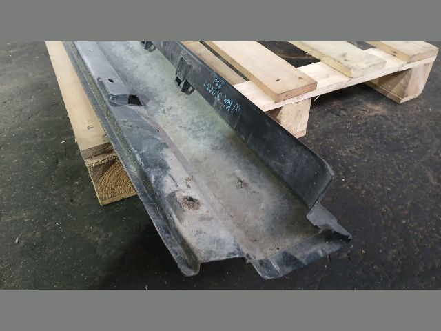 bontott MERCEDES-BENZ M-CLASS Bal első Küszöb Díszléc