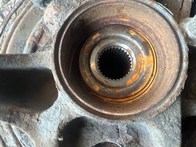 bontott MERCEDES-BENZ M-CLASS Bal hátsó Csonkállvány Kerékaggyal