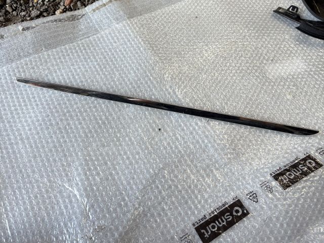 bontott MERCEDES-BENZ M-CLASS Bal hátsó Küszöb Díszléc