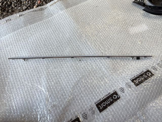 bontott MERCEDES-BENZ M-CLASS Bal hátsó Küszöb Díszléc