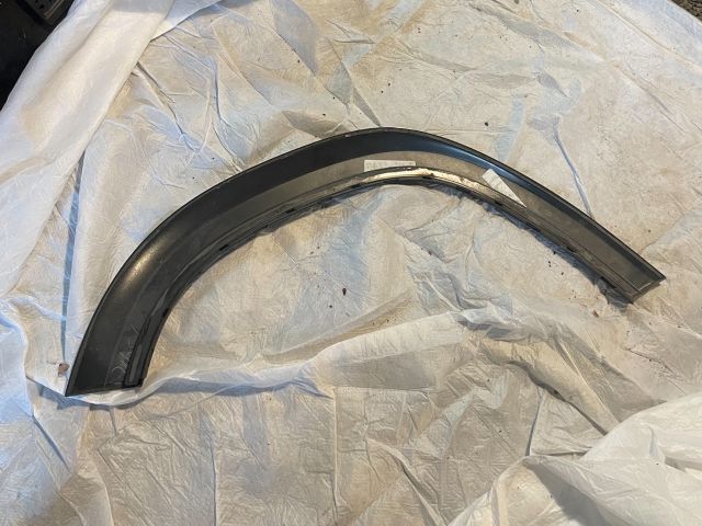 bontott MERCEDES-BENZ M-CLASS Bal hátsó Sárvédő Díszléc