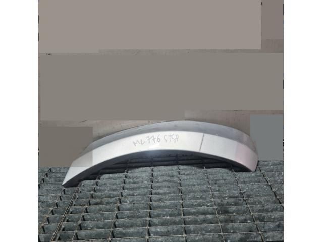 bontott MERCEDES-BENZ M-CLASS Bal hátsó Sárvédő Díszléc