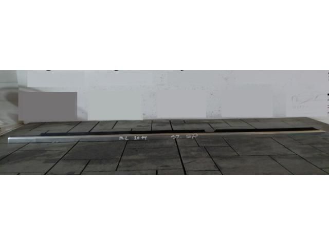 bontott MERCEDES-BENZ M-CLASS Bal hátsó Vízlehúzó Gumicsík