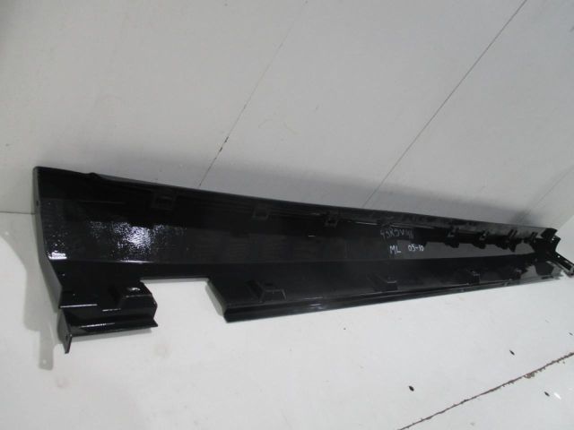 bontott MERCEDES-BENZ M-CLASS Bal Küszöb