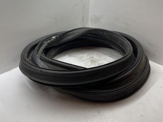 bontott MERCEDES-BENZ M-CLASS Csomagtérajtó Gumikéder