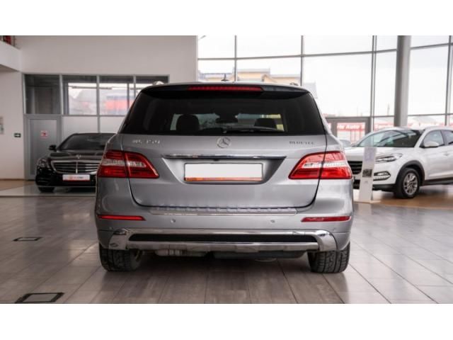 bontott MERCEDES-BENZ M-CLASS Csomagtérajtó Kárpit