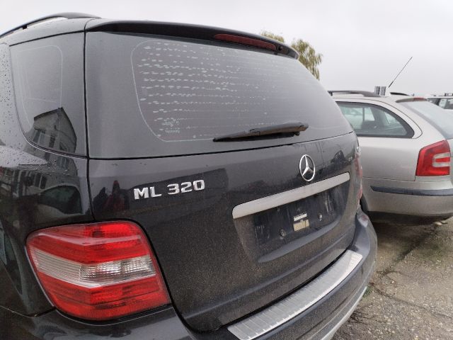 bontott MERCEDES-BENZ M-CLASS Csomagtérajtó (Üres lemez)
