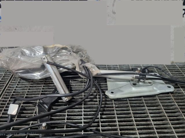 bontott MERCEDES-BENZ M-CLASS Csomagtérajtó Zsanér