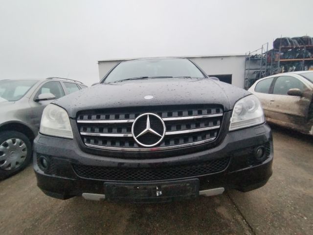 bontott MERCEDES-BENZ M-CLASS Első Lökhárító (Részeivel)