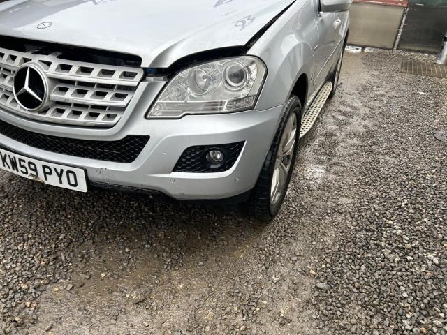 bontott MERCEDES-BENZ M-CLASS Első Lökhárító (Üresen)