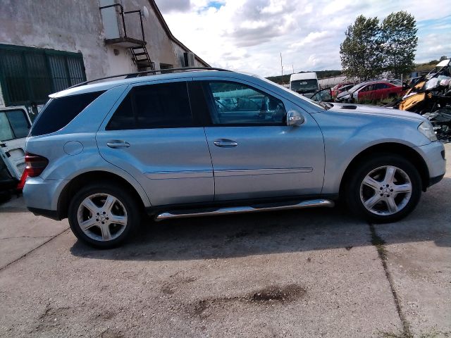 bontott MERCEDES-BENZ M-CLASS Első Lökhárító (Üresen)