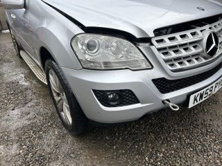 bontott MERCEDES-BENZ M-CLASS Első Lökhárító (Üresen)