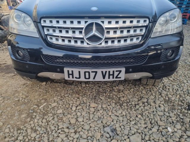 bontott MERCEDES-BENZ M-CLASS Első Lökhárító (Üresen)