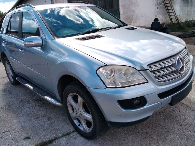 bontott MERCEDES-BENZ M-CLASS Első Lökhárító (Üresen)