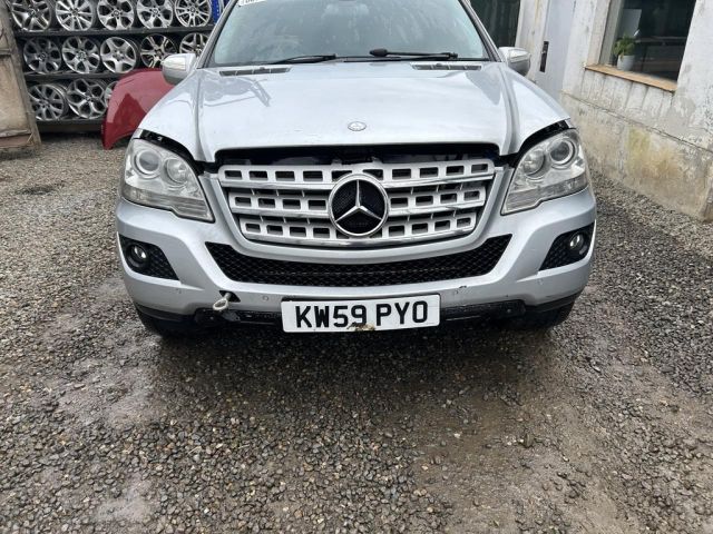 bontott MERCEDES-BENZ M-CLASS Első Lökhárító (Üresen)