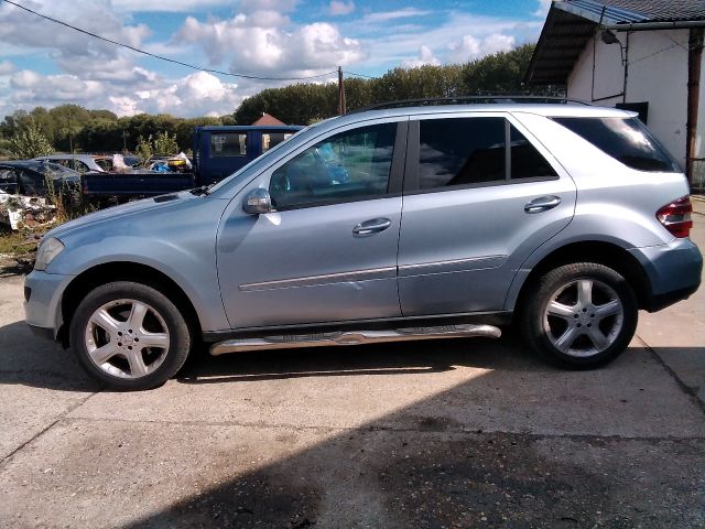 bontott MERCEDES-BENZ M-CLASS Első Lökhárító (Üresen)