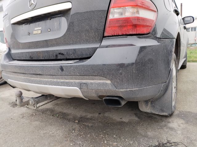 bontott MERCEDES-BENZ M-CLASS Hátsó Lökhárító (Részeivel)