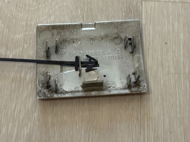 bontott MERCEDES-BENZ M-CLASS Hátsó Vonószem Burkolat