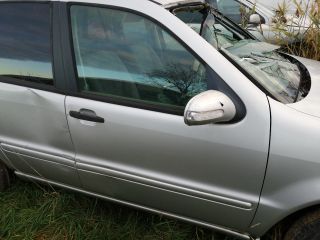 bontott MERCEDES-BENZ M-CLASS Jobb első Ajtó (Részeivel)