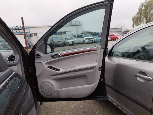 bontott MERCEDES-BENZ M-CLASS Jobb első Ajtó (Üres lemez)