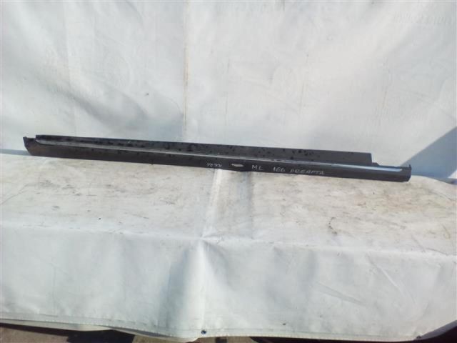 bontott MERCEDES-BENZ M-CLASS Jobb első Küszöb Díszléc