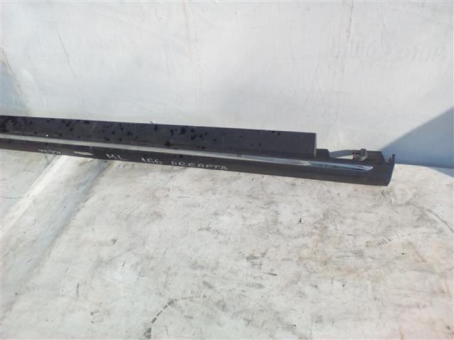 bontott MERCEDES-BENZ M-CLASS Jobb első Küszöb Díszléc