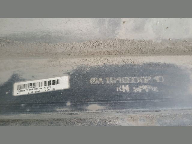 bontott MERCEDES-BENZ M-CLASS Jobb első Küszöb Díszléc