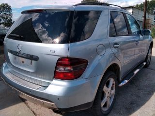 bontott MERCEDES-BENZ M-CLASS Jobb első Vízlehúzó Gumicsík