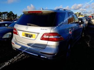 bontott MERCEDES-BENZ M-CLASS Jobb Küszöb