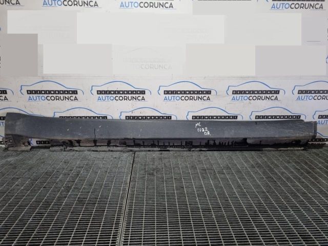 bontott MERCEDES-BENZ M-CLASS Jobb Küszöb