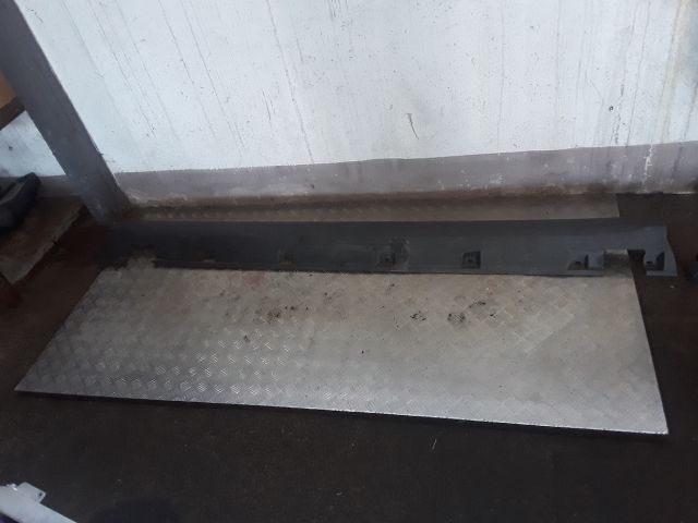 bontott MERCEDES-BENZ M-CLASS Küszöb Burkolat